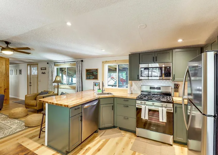 1 Mi To Woodland Lake! W/ Dog-friendly Yard Pinetop-Lakeside