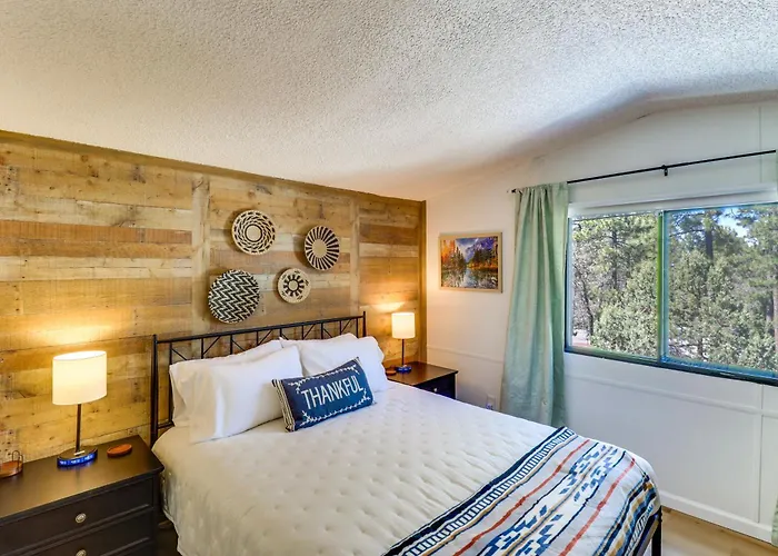 1 Mi To Woodland Lake! W/ Dog-friendly Yard * Pinetop-Lakeside
