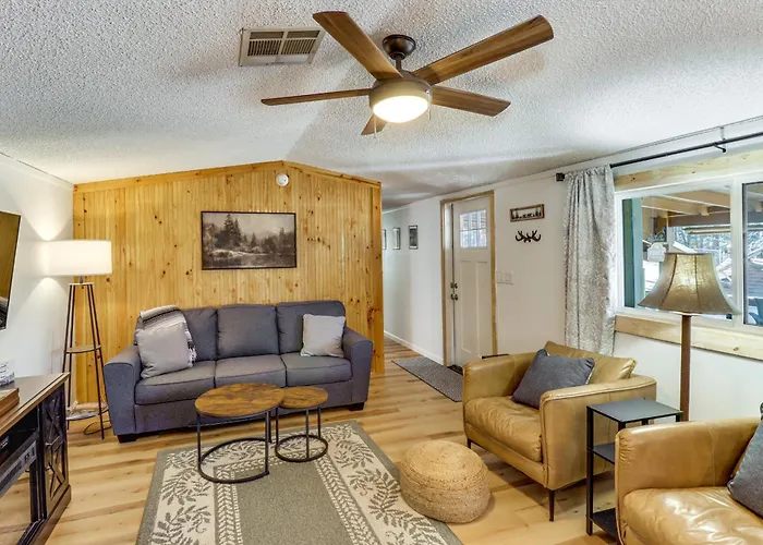 Holiday home 1 Mi To Woodland Lake! W/ Dog-friendly Yard *
