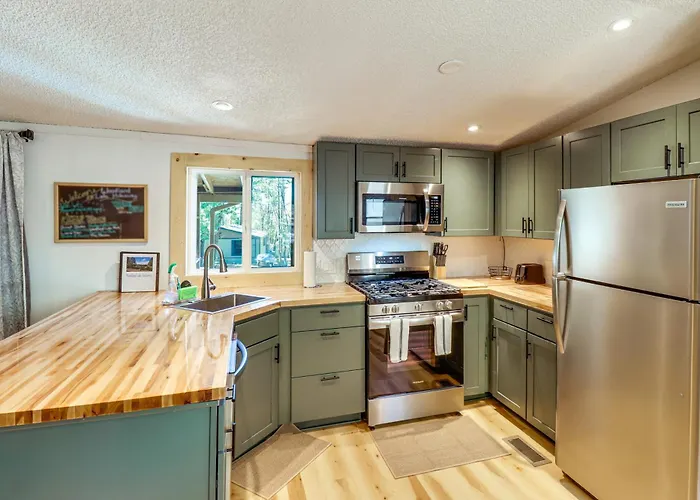 1 Mi To Woodland Lake! W/ Dog-friendly Yard *