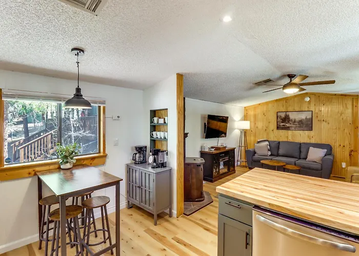 1 Mi To Woodland Lake! W/ Dog-friendly Yard Holiday home *