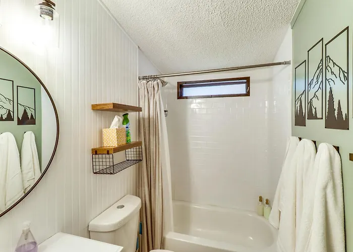 1 Mi To Woodland Lake! W/ Dog-friendly Yard * Pinetop-Lakeside