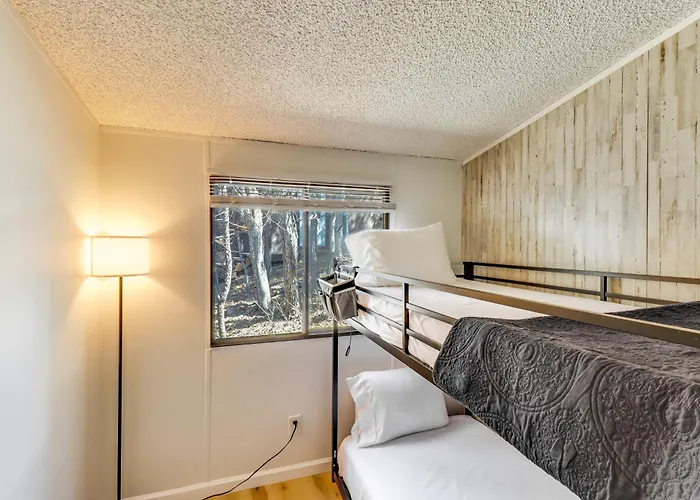 Holiday home 1 Mi To Woodland Lake! W/ Dog-friendly Yard